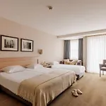 Hotel Aazaert By Wp 4*